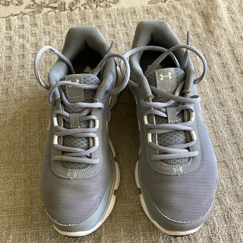 Women’s Under Armour Micro G Assert II Gray/White Size 8.5 GUC